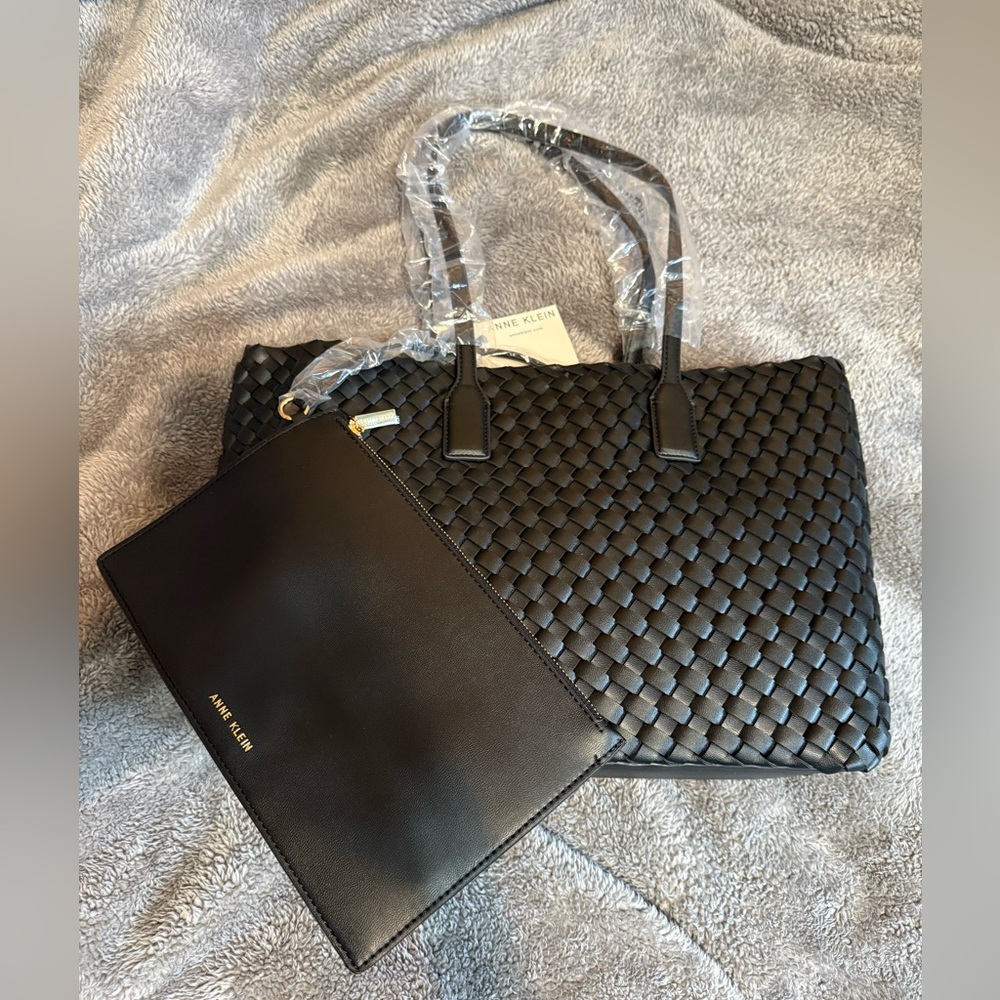 NWT Anne Klein Black Woven Tote Bag With Pouch - Picture 4 of 5
